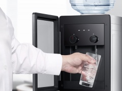 饮水机有塑料味怎么办_饮水机有塑料味如何处理[多图]