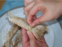 皮皮虾怎么剥最快 吃皮皮虾的禁忌及注意事项