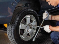 汽车胎压过高过低的影响 调整最合适的胎压保证自身安全