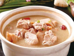 山药豆腐汤怎么做好吃 莲藕排骨汤和枸杞鱼片汤的家常做法