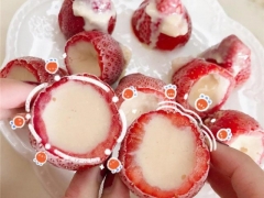 解锁草莓的神仙吃法 轻松几个步骤就能做出美味的草莓炼奶冻