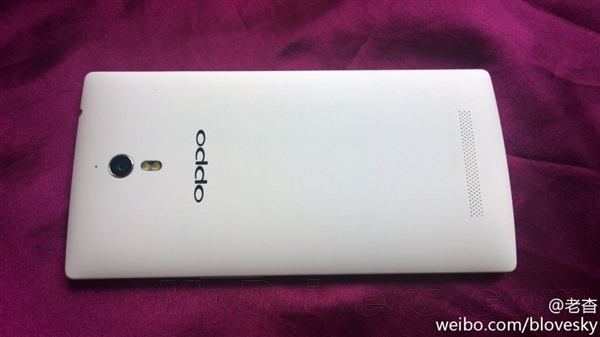 OPPO Find 7真机照曝光 超薄圆润机身 前黑后白配色