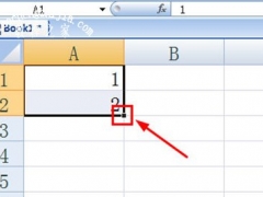 Excel怎么拉出1至100 一填一拖就搞定